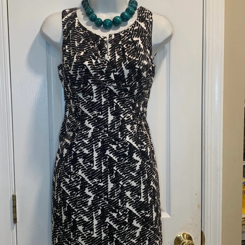 Adrianna Papell Black and White Sheath Midi Dress